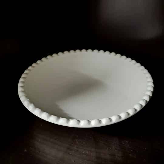 Teller PESU mit Perlenrand