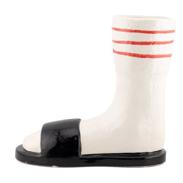 Aardewerk vaas sokken in sandalen