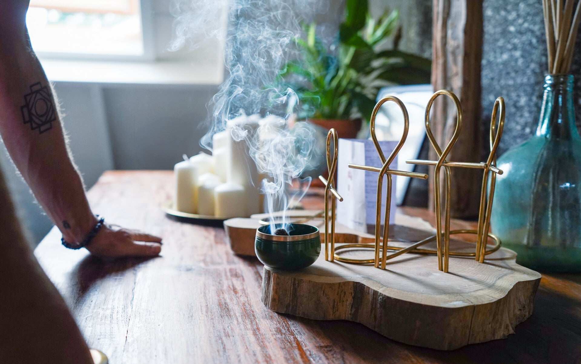 Je Puurheid ook voor een consult of behandeling om angsten, onrust of belemmerende overtuigingen op te te lossen. Bezoek een workshop of verdiepingsdag in Beekbergen bij Centrum Bronkracht op het gebied van spiritualiteit, verdieping en verbinding