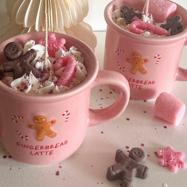 Kerstkaars in roze mok
