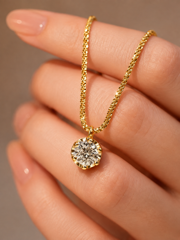 Elegante gouden ketting met schitterende ronde hanger