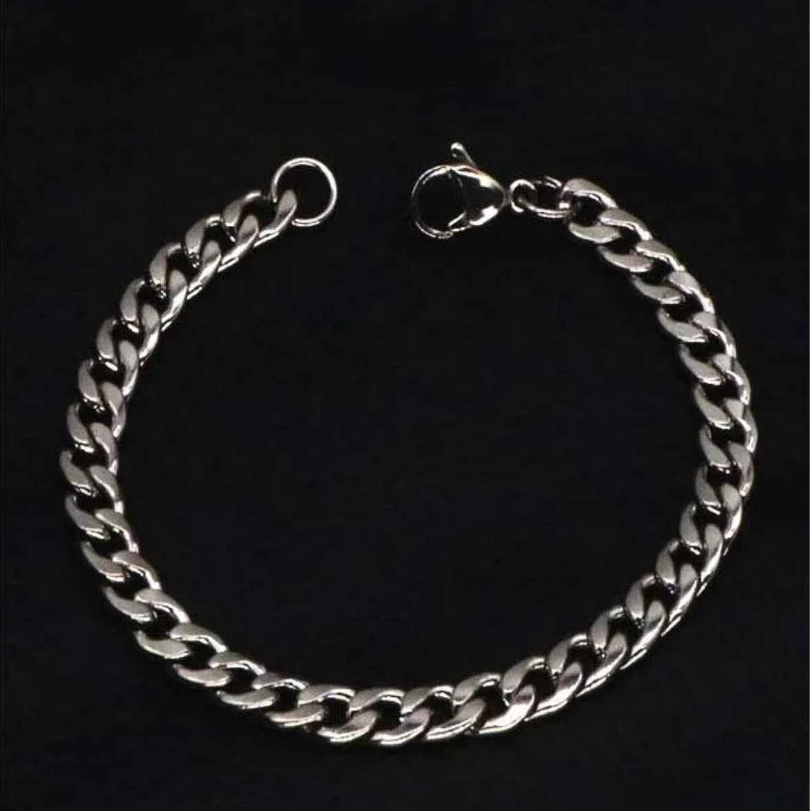 Stijlvolle zilverkleurige schakelarmband
