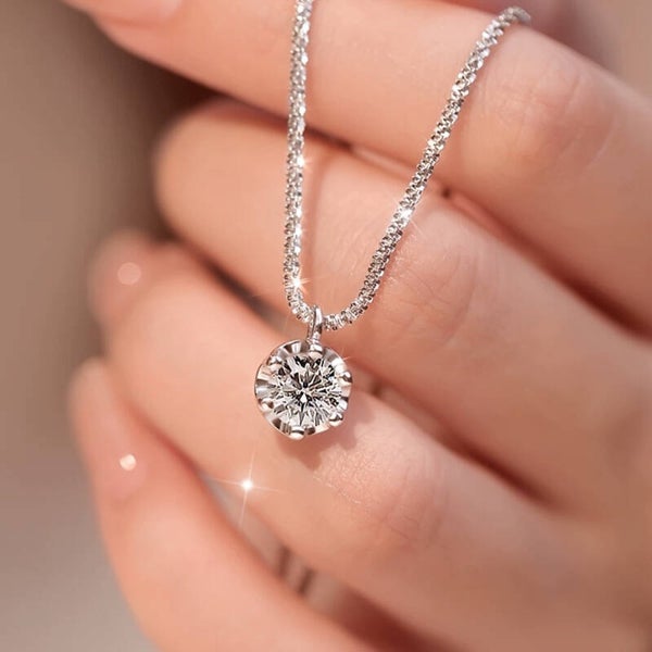 Elegante zilveren ketting met schitterende ronde hanger