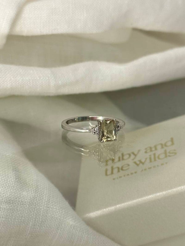 Flore | 14ct White gold Green Sapphire & Diamond ring