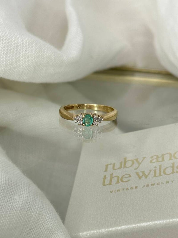 Sol | 9ct Emerald & Diamond ring