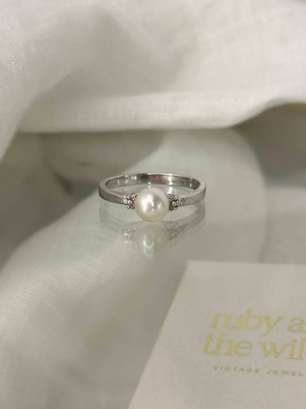 Josie | 8ct white gold Pearl & Diamond ring