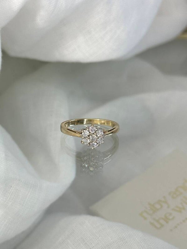 Rosie | 9ct Diamond Daisy ring