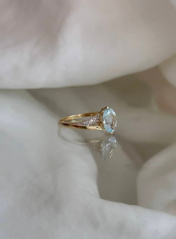 NEA | 18ct Aquamarine & Diamond ring