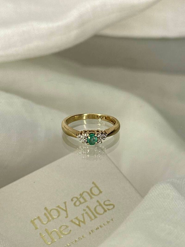 Sol | 9ct Emerald & Diamond ring