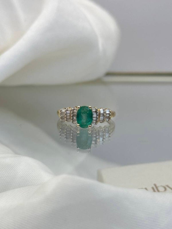 LIVVIE | 14ct Emerald & Diamond ring