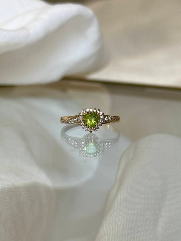 ELODIE | 9ct Peridot & Diamond Heart ring