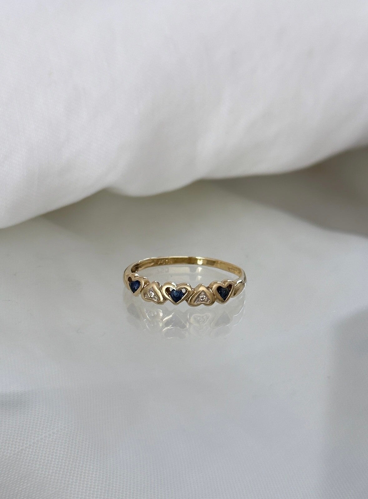 ABBY | 18ct Sapphire & Diamond heart ring