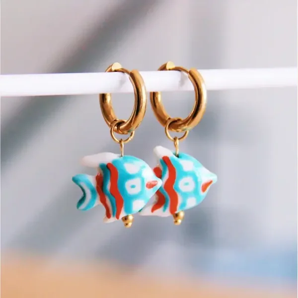 RVS brede creolen met keramiek vis - turquoise