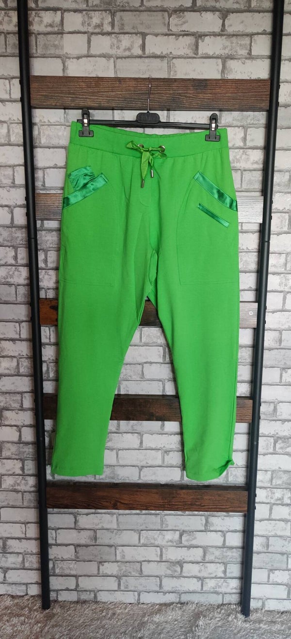 hippe Jogpants mit Satinaplikatio