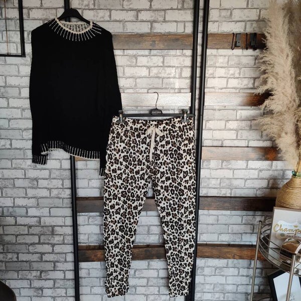 Leo-Jogpants mit glänzendem Effekt und Knitter Optik