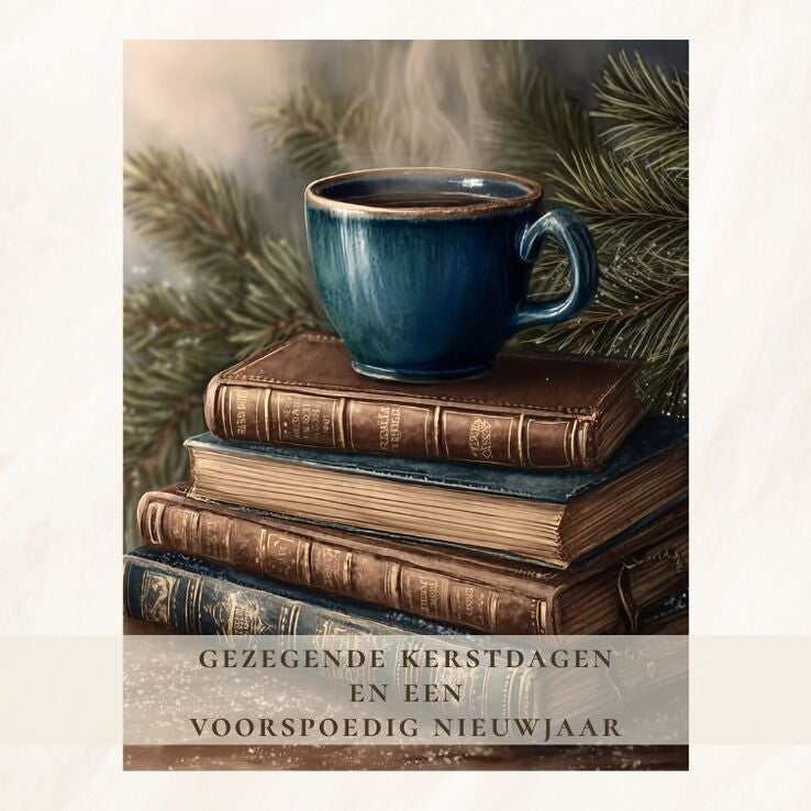 Oude boeken met blauwe mok - gezegende kerstdagen