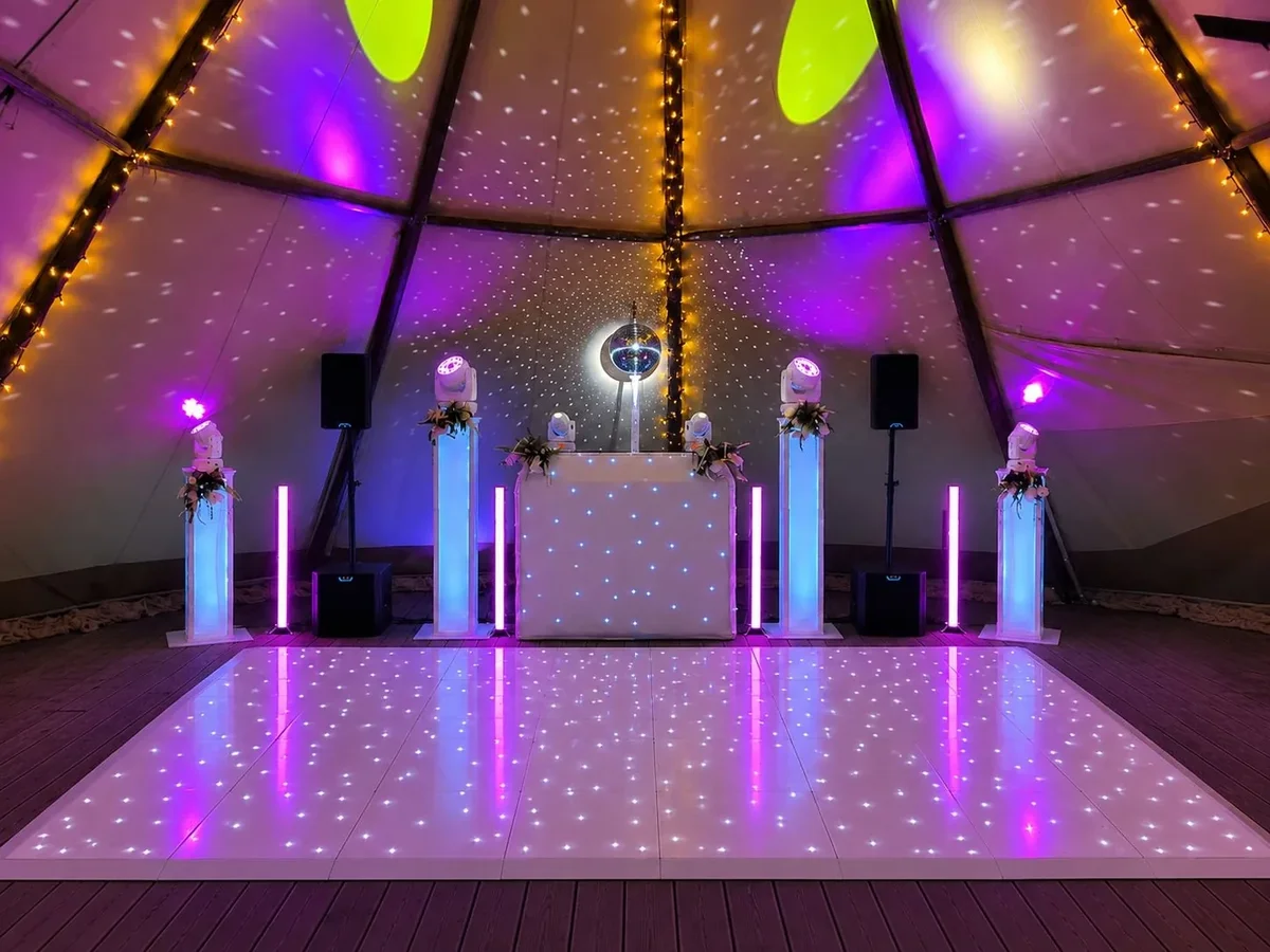 MHX Ultimate wedding setup with a mirrorball, white booth, illuminated podiums and starlit LED dancefloor