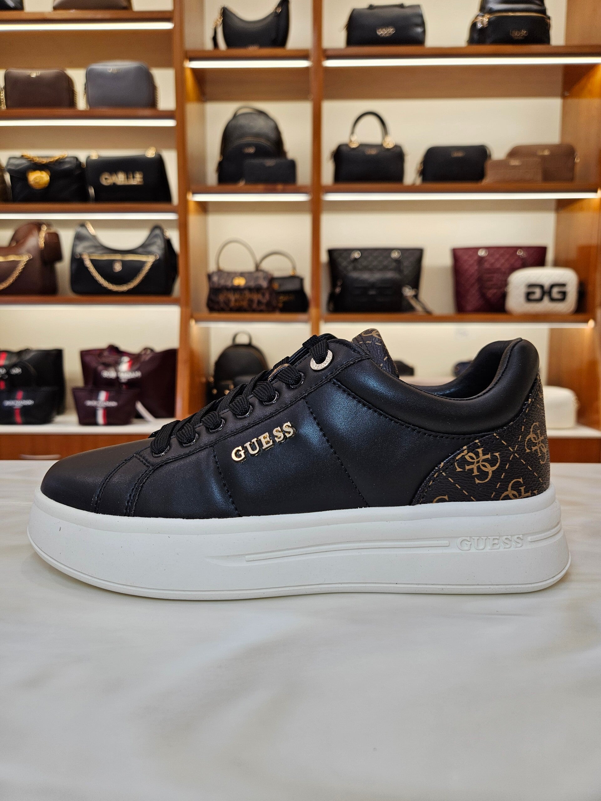 Guess Sneakers Nere con Inserto Monogram