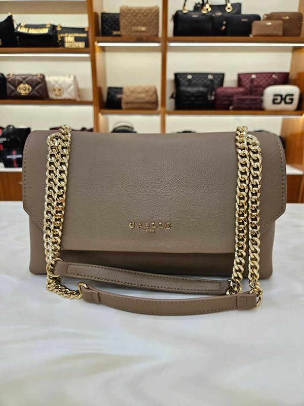 Gaëlle Paris Borsa Media con Pattina Cammello
