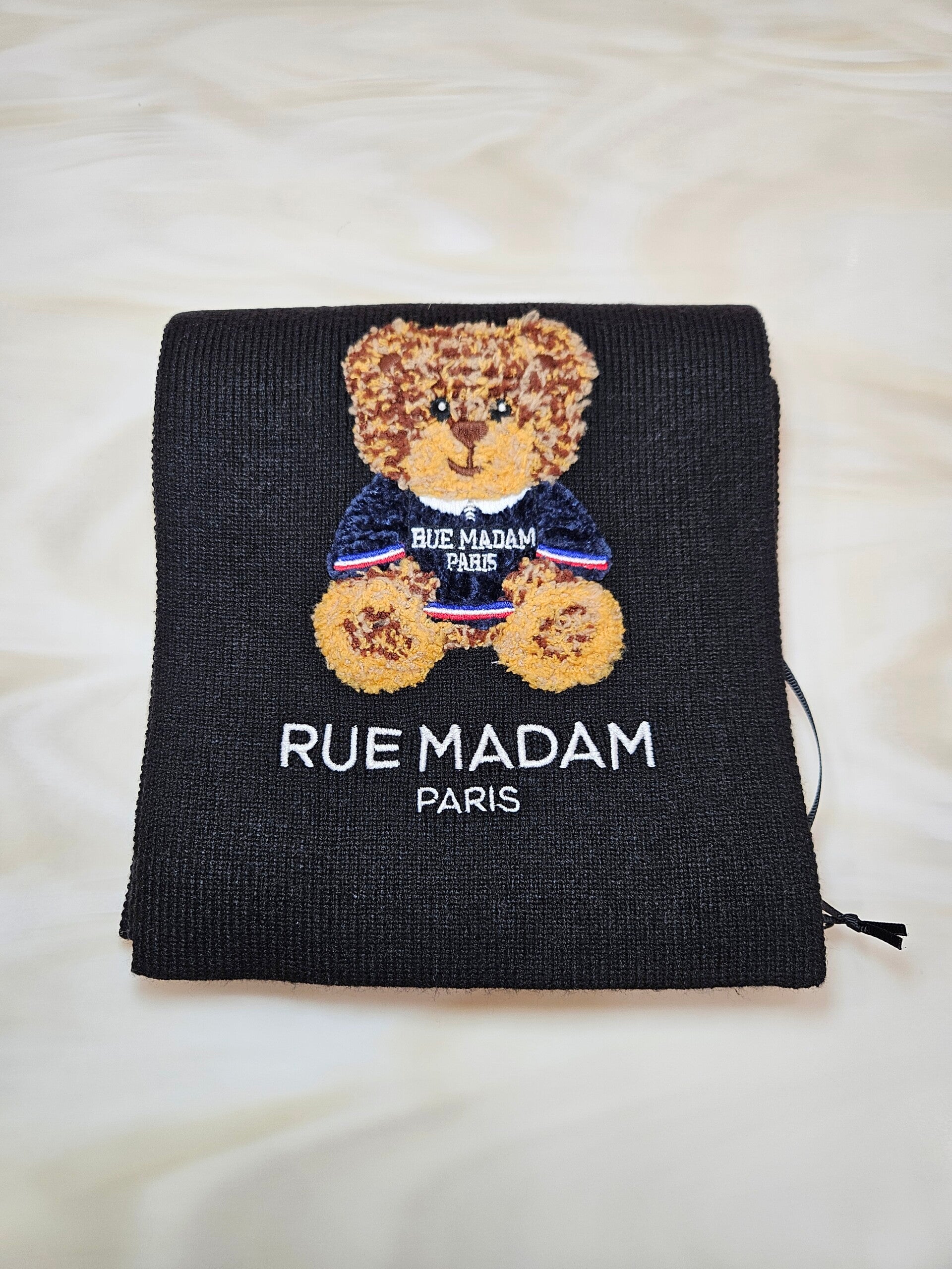 Rue Madam Sciarpa con Teddy Nera