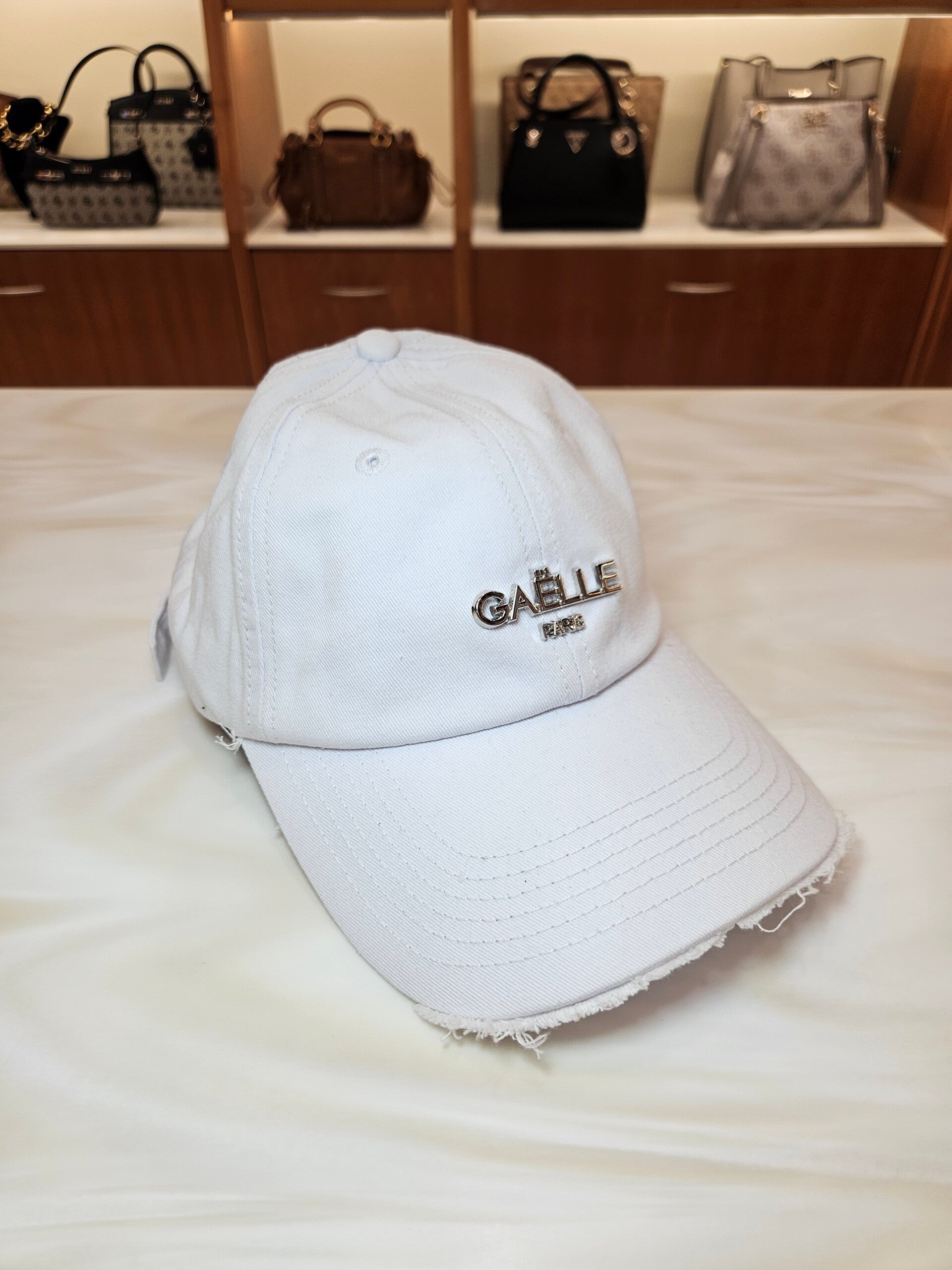 Gaelle Paris Cappellino Bianco con Logo Argento