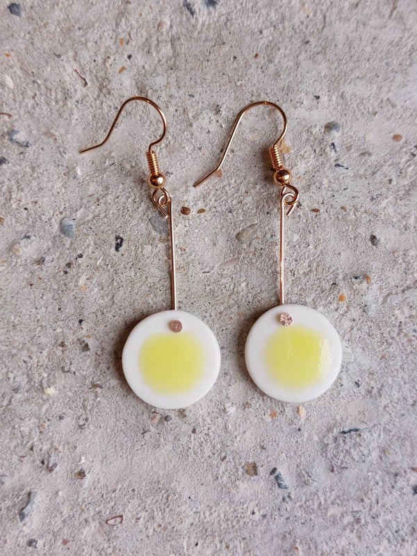 Oorring wit porselein - citroengeel