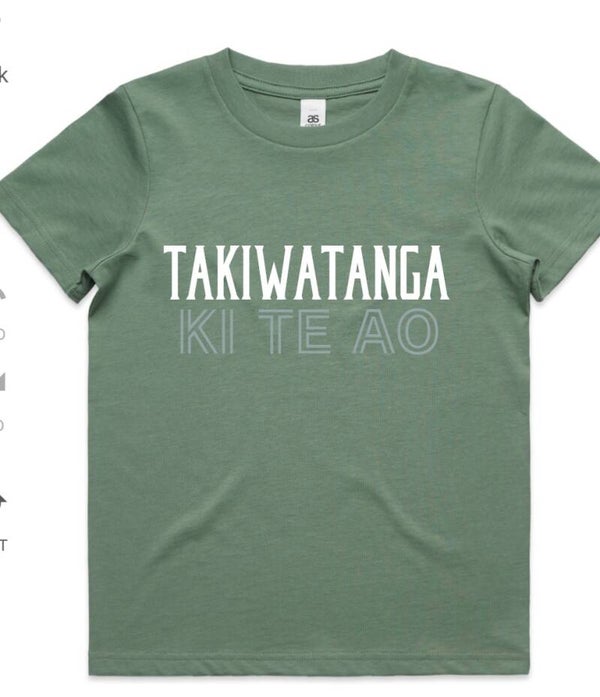 Takiwātanga Ki Te Āo Tee Kakariki is green