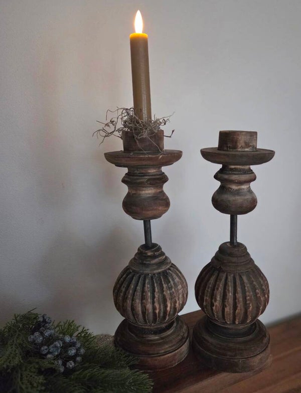 Sierlijke houten kandelaar