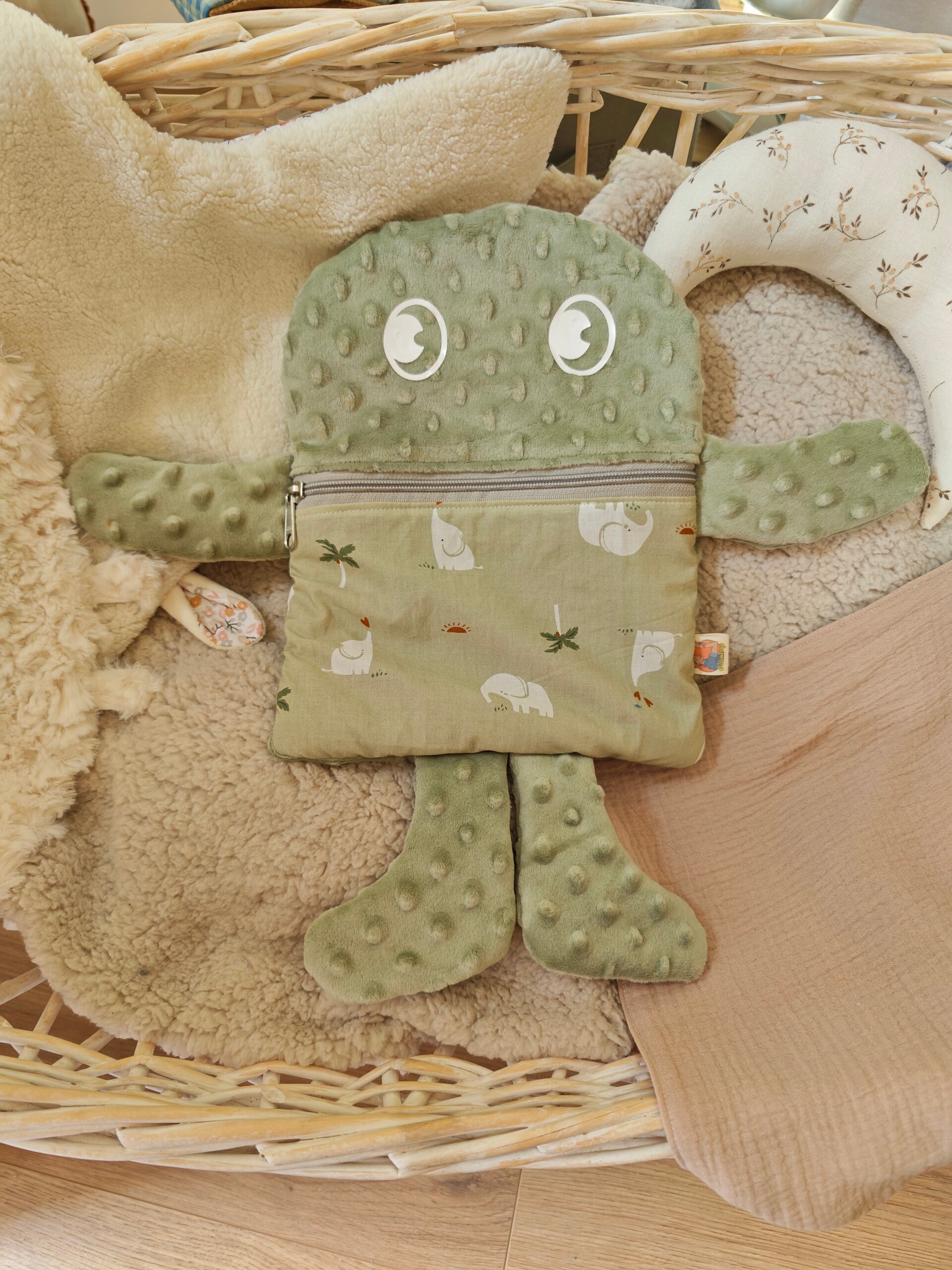 Doudou mange soucis