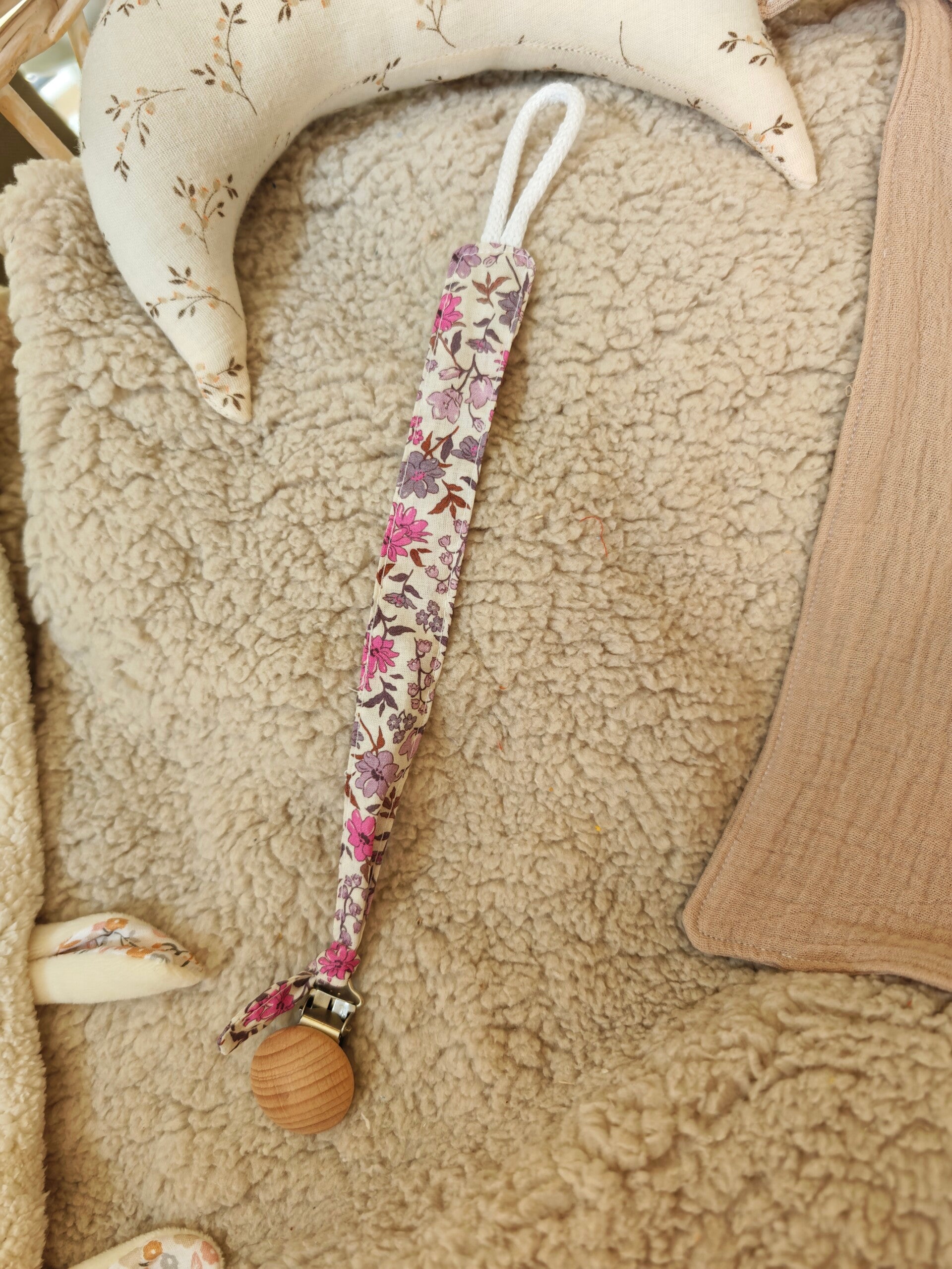 Attache tétine avec pince