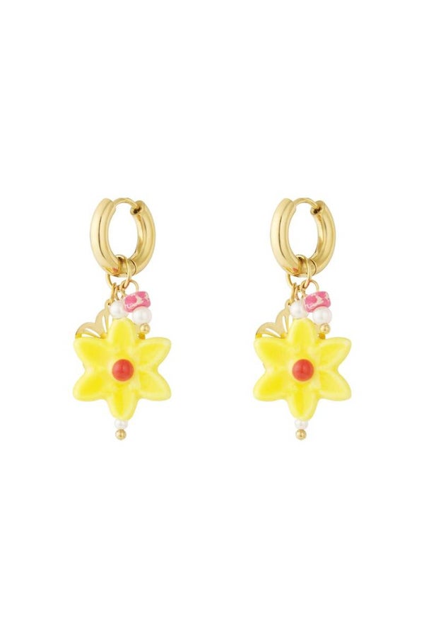 Blossom Glow – Gele Gouden Oorbellen met Bloemen