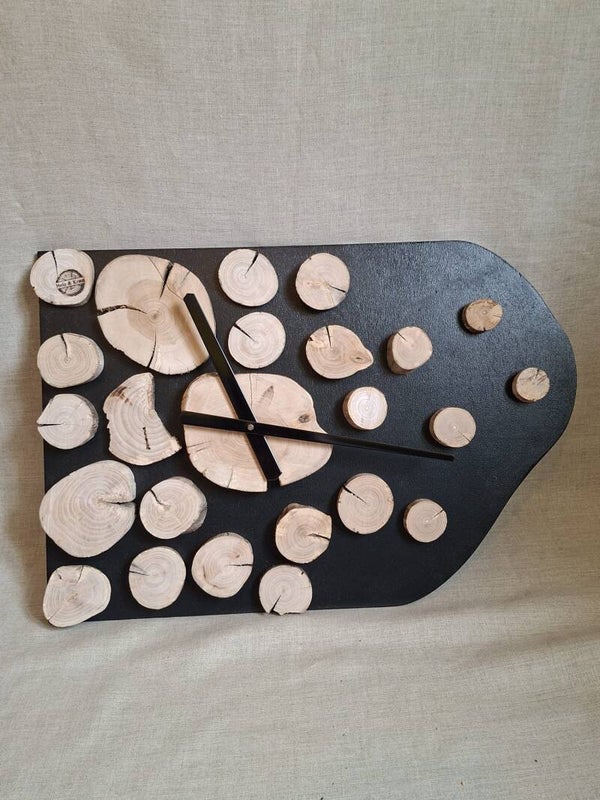 Holz-Uhr, Hängeuhr - Ast/Holzscheiben
