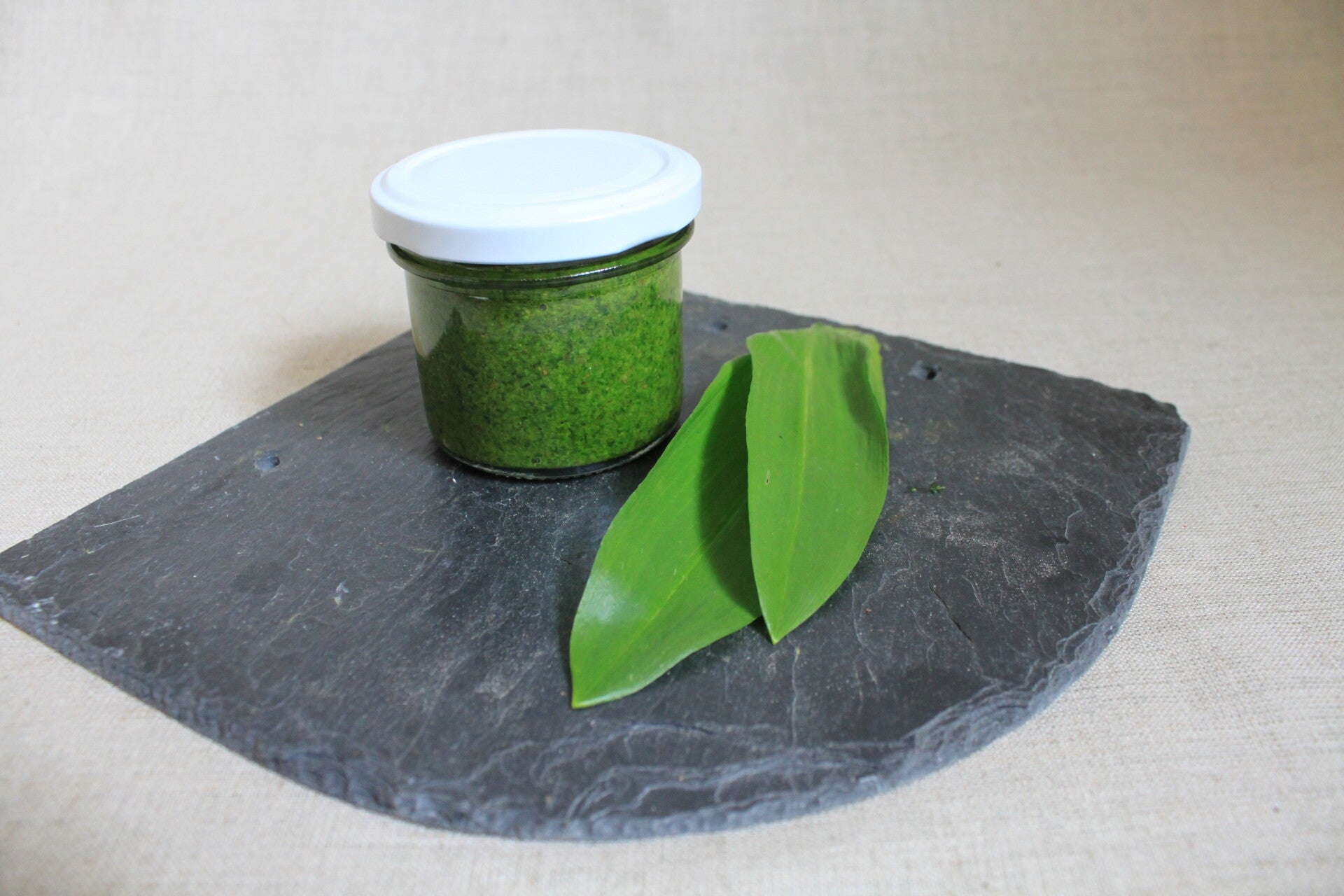 Bärlauch-Pesto mit Olivenöl aus Kreta