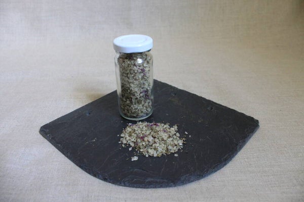 Würzsalz, Käutersalz - Purpurrote Taubnessel mit Blüten