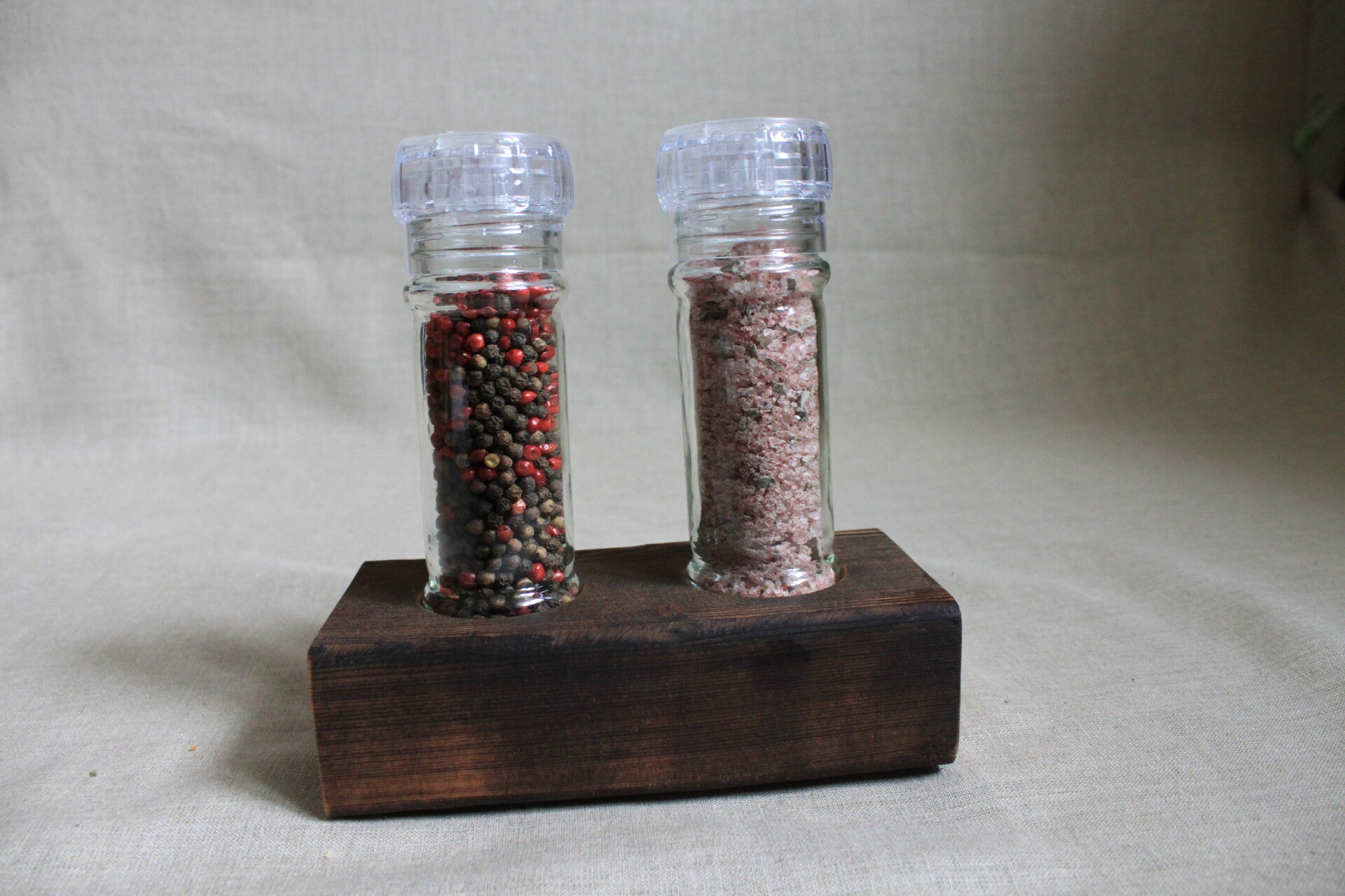 Set 2 Gewürzmühlen mit Würzsalz, PfefferMix und Holzhalter gebrannt