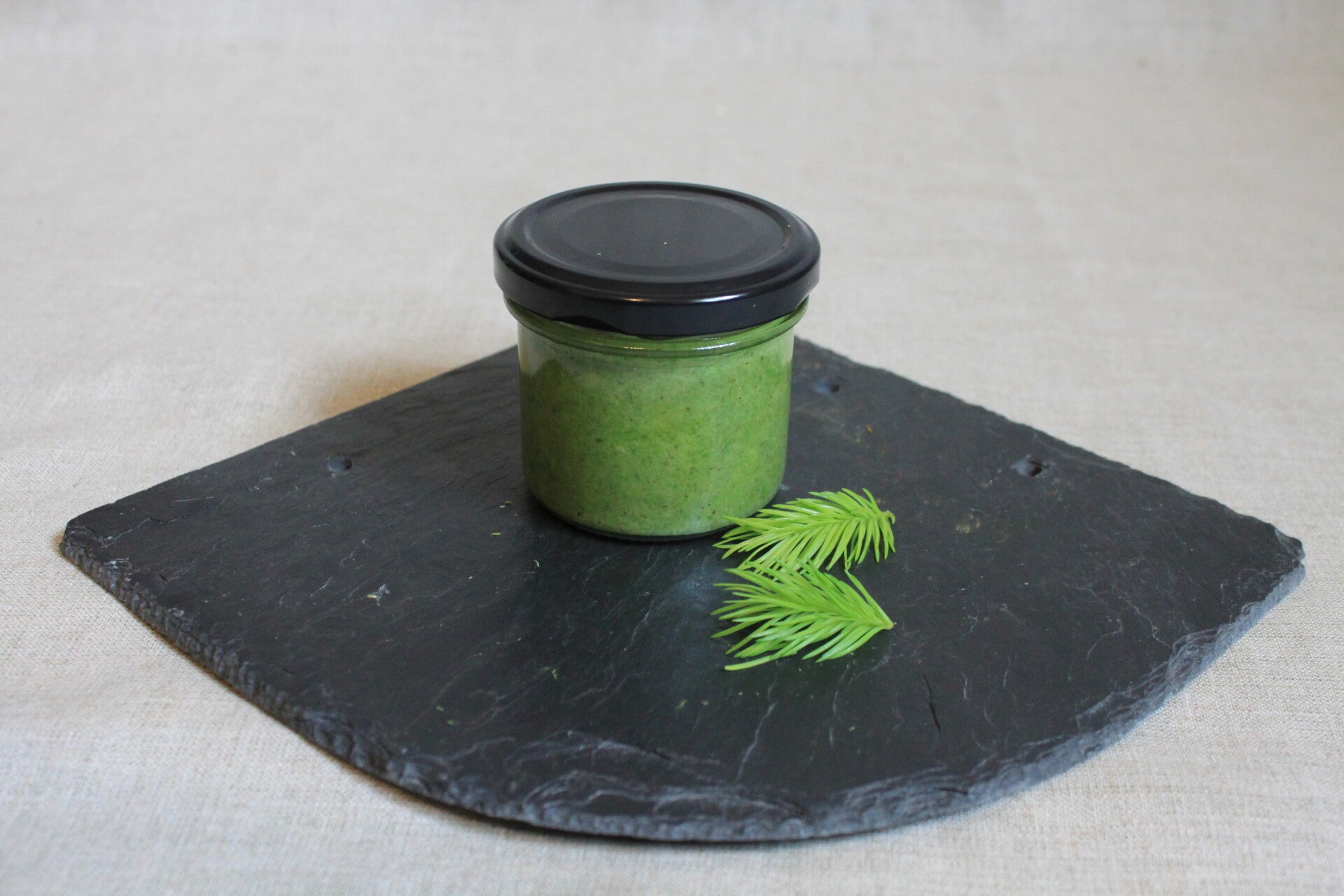 Maiwipfel / Fichtenspitzen-Pesto