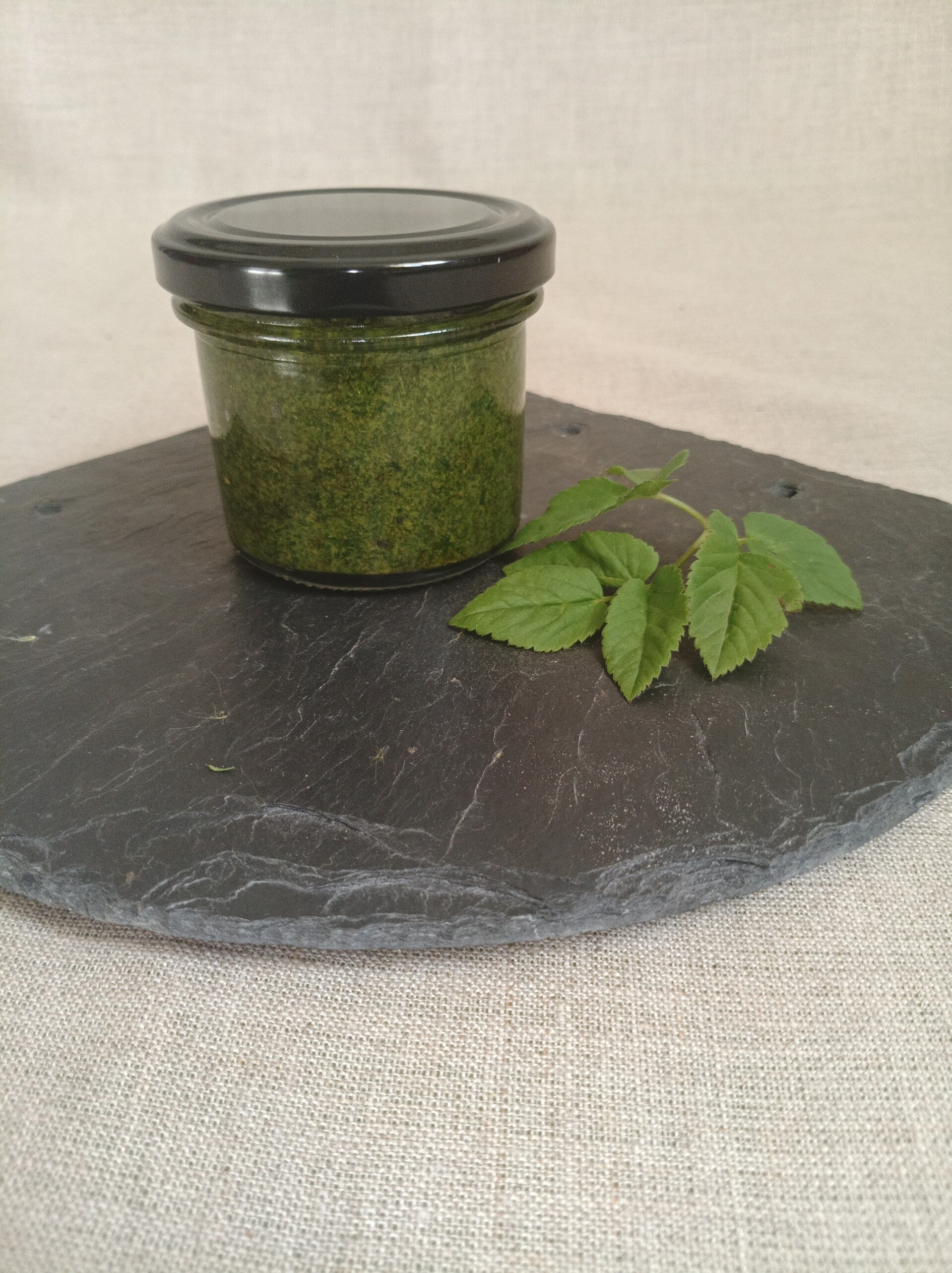 Giersch-Pesto mit Olivenöl aus Kreta