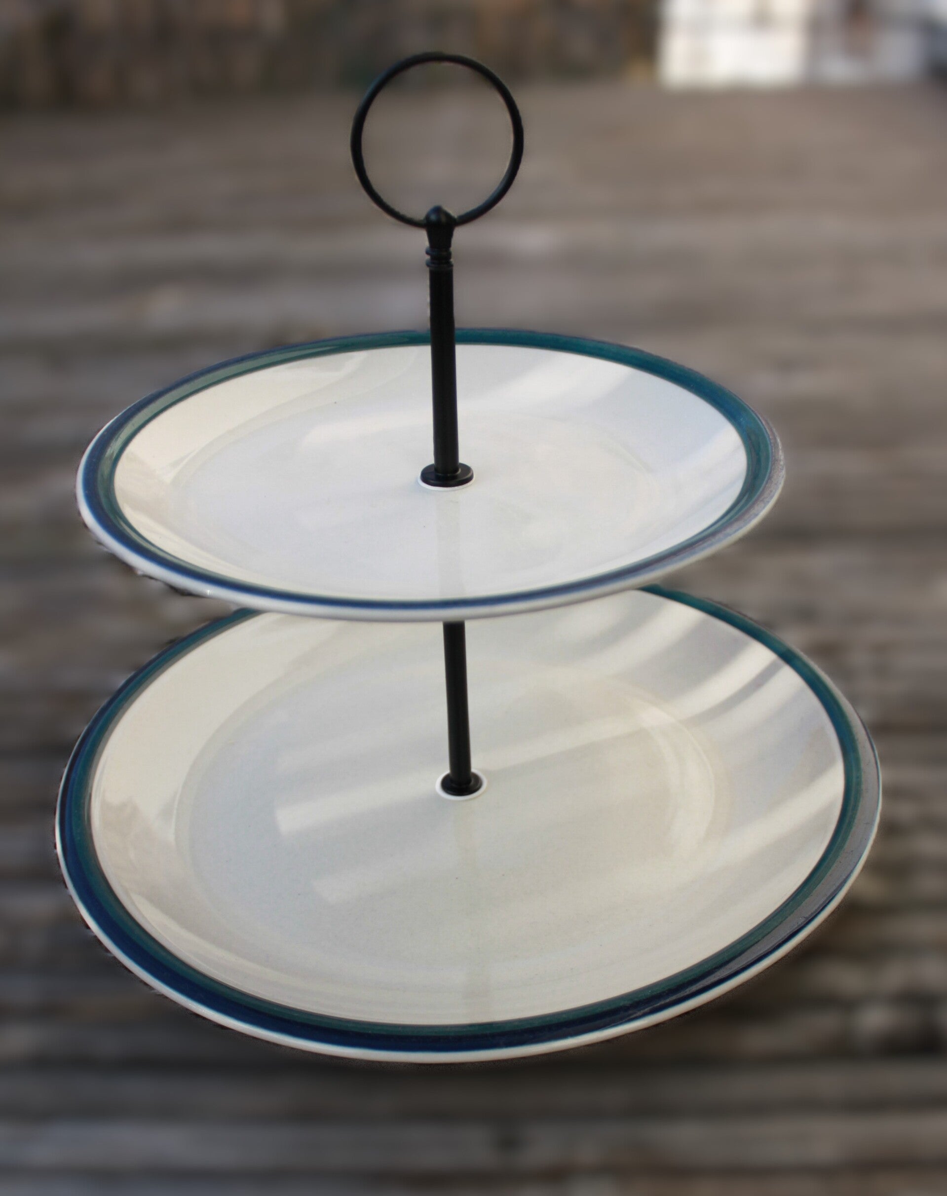 Etagere aus Upcycling-Geschirr
