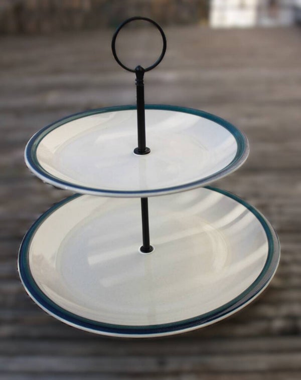 Etagere aus Upcycling-Geschirr