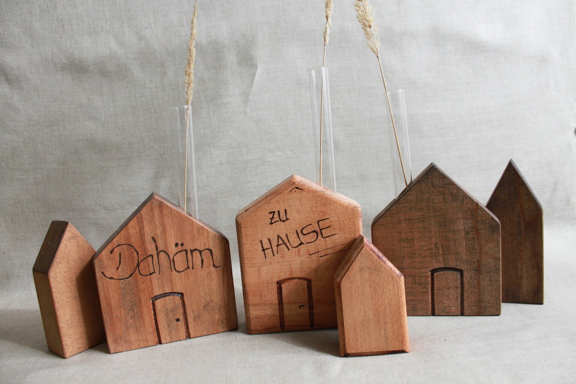 Set Holzhäuser aus Buchevollholz mit Reagenzglas