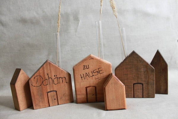 Set Holzhäuser aus Buchevollholz mit Reagenzglas