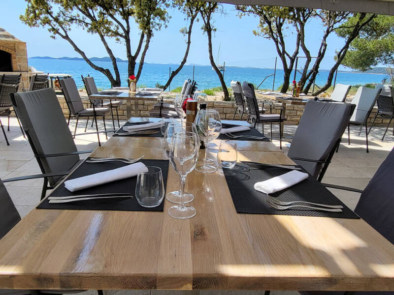 Taxi transfer to best restaurants and traditional konobas in Biograd