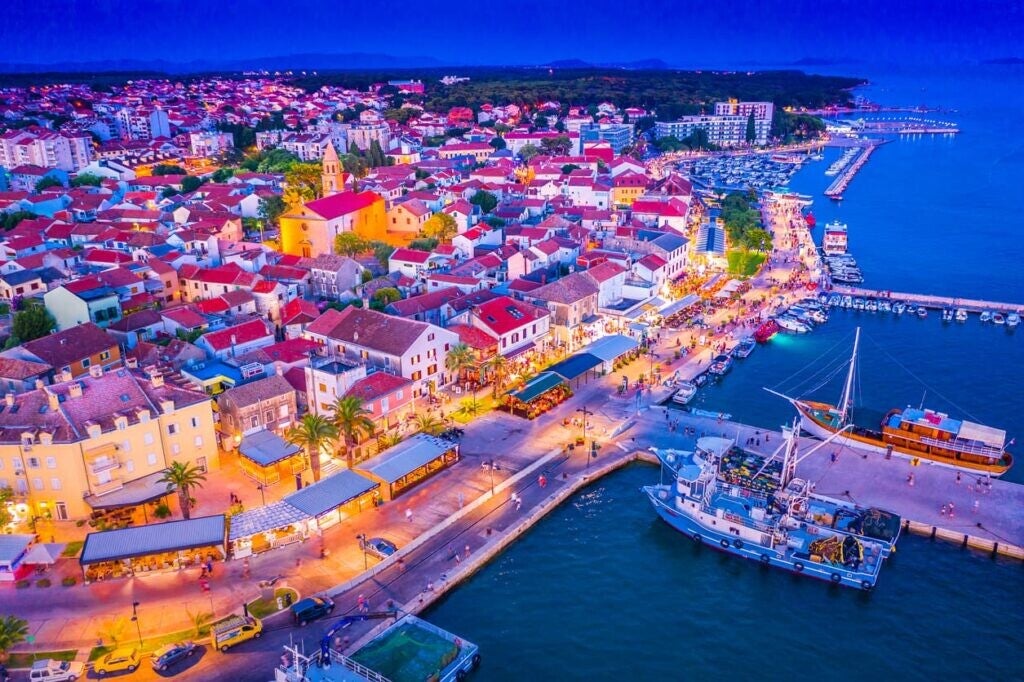 One-way taxi transfers from Biograd na Moru to Zadar Airport, Split Airport, Zagreb, Pakoštane, Pine Beach, Crvena Luka Resort, Kamp Soline, Sveti Filip i Jakov, Turanj, Sveti Petar, Drage, Murter, Tisno, Vodice, Šibenik, Zadar, Sukošan, Bibinje, Debeljak