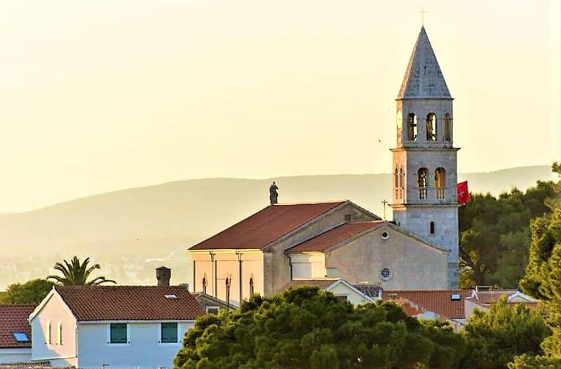 Local taxi transfer service to St Anastasia Church in Biograd na Moru old town