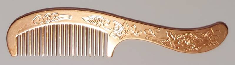 Koperen kam met metafysische informatie toegevoegd