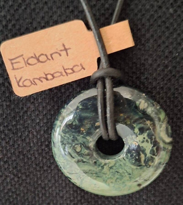 Eldarit Kambaba Stein Donut 30mm mit Ziegenlederband