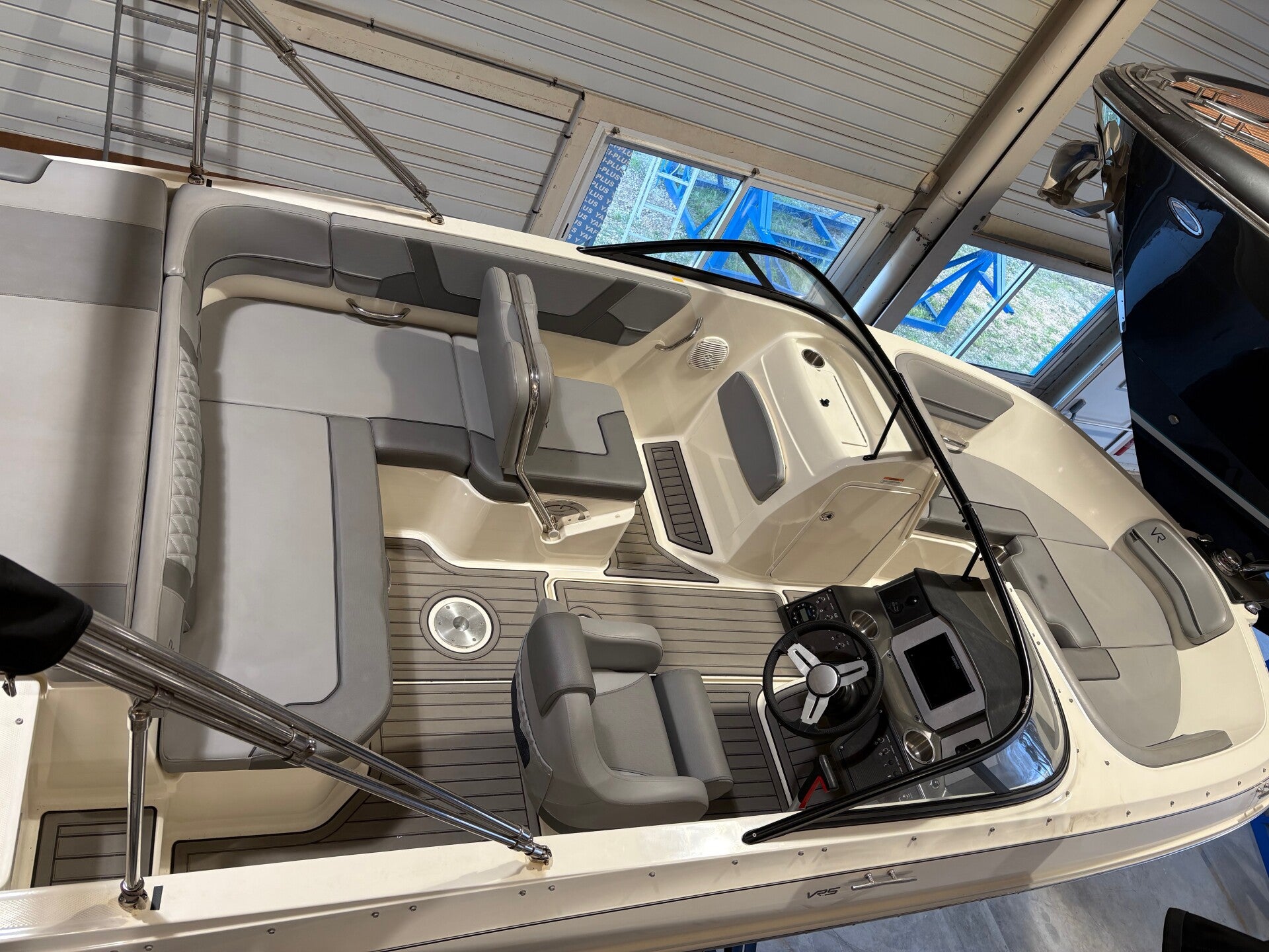 Bayliner VR5 Bowrider NEUF – Mercury EFI 150cv 60 H 2023
