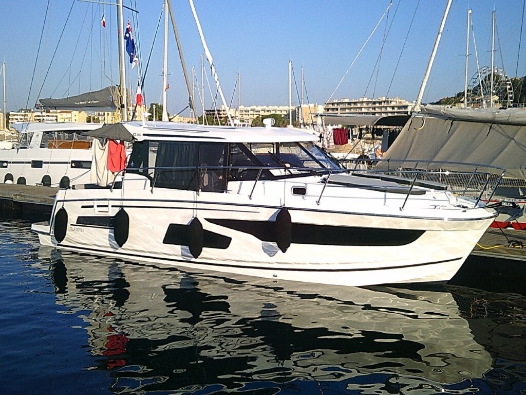 JEANNEAU MERRY FISHER 1095 – 2x300 CV MERCURY Verado 185 000Eur 120H