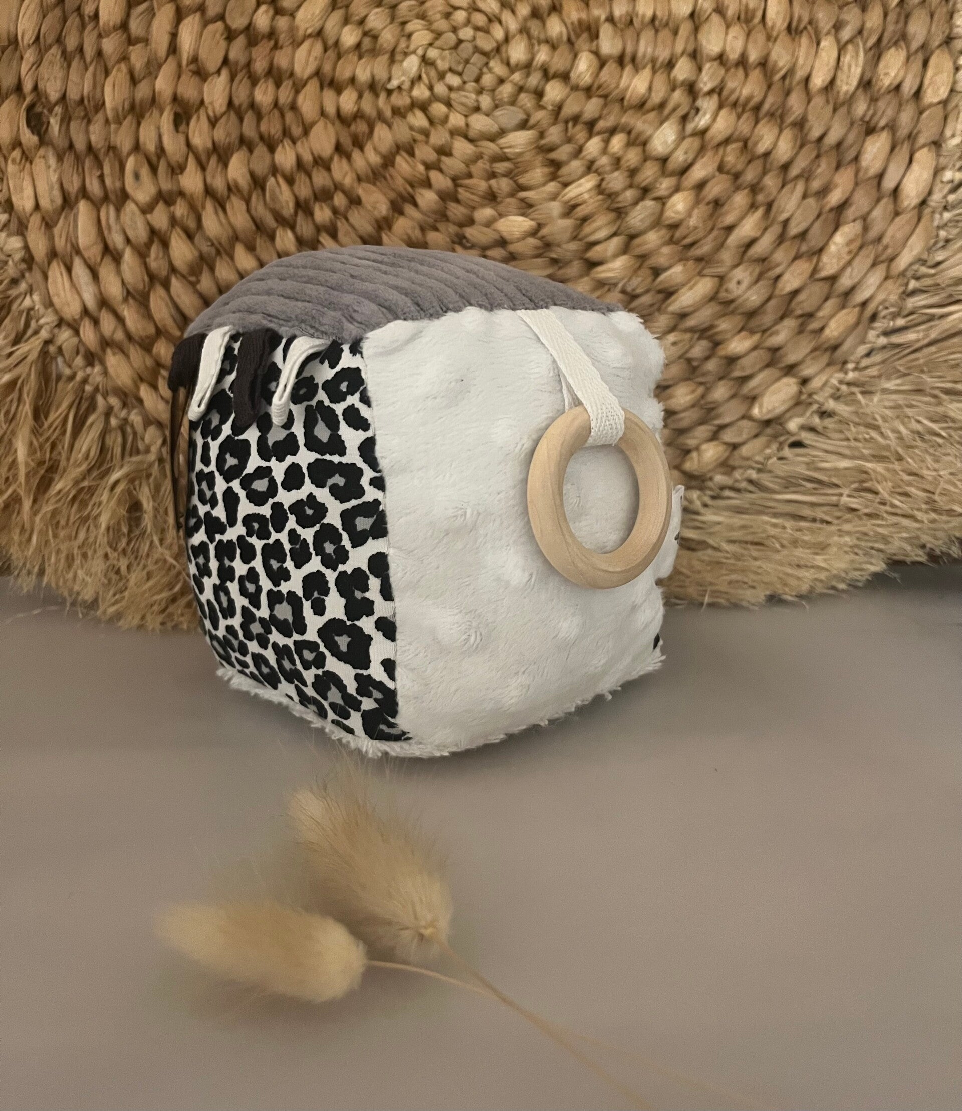 Speelkubus wit/grijs/zwart tijgerprint