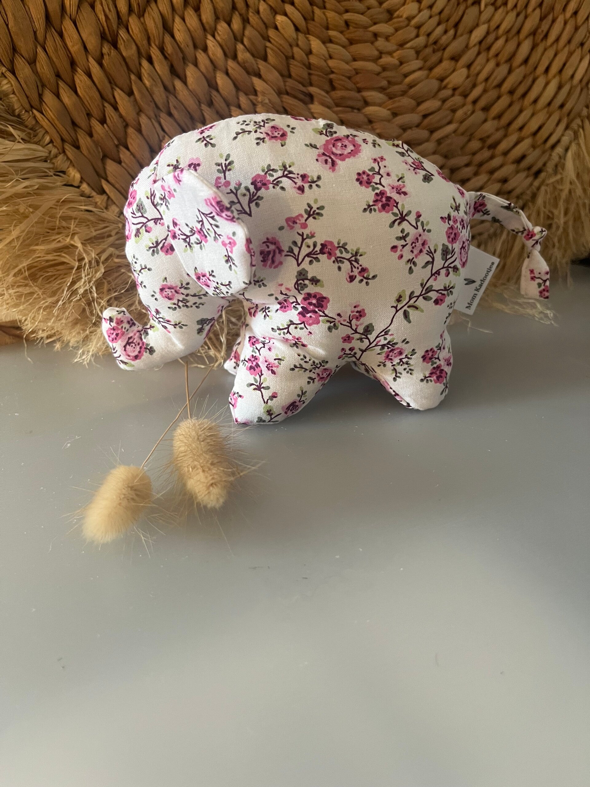 Olifantje  wit/roze roosjes